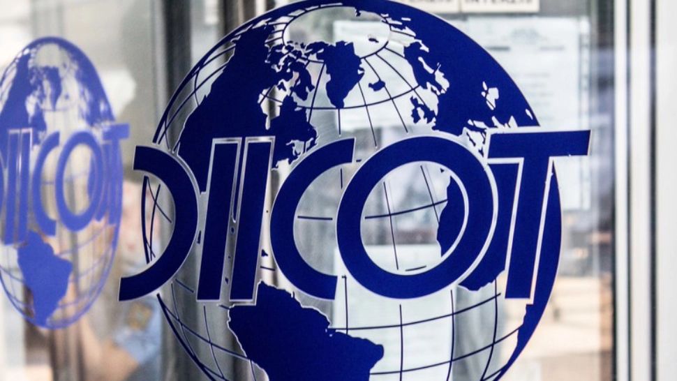 Contrabandiști de țigări, reținuți de procurii DIICOT în București. La ce sumă se ridică prejudiciul şi în ce piețe erau vândute țigaretele 