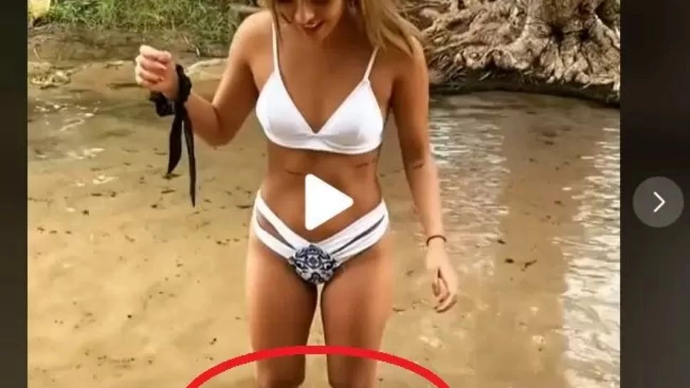 VIDEO – Ceva bolborosea în apă. Această tânără s-a dus să vadă despre ce e vorba, iar ceva incredibil s-a întâmplat