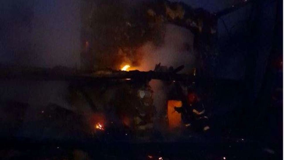 VIDEO | Incendiu de proporții în Alba. Un bărbat a ars ca o torță în casa în care locuia 