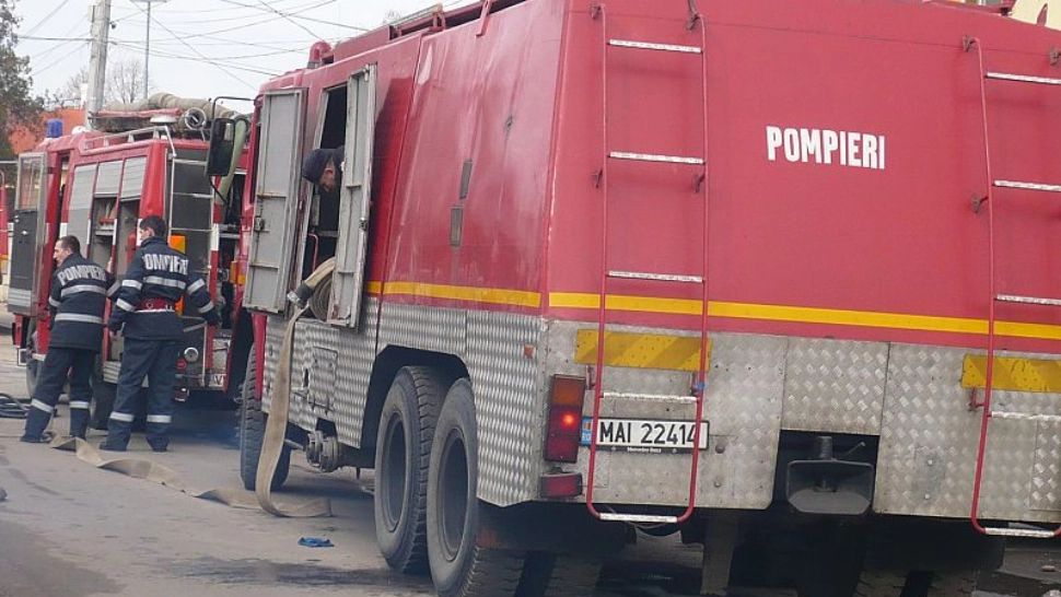 Incendiu PUTERNIC la o casă din Neamț! O familie cu 4 copii a rămas fără adăpost în plină iarnă
