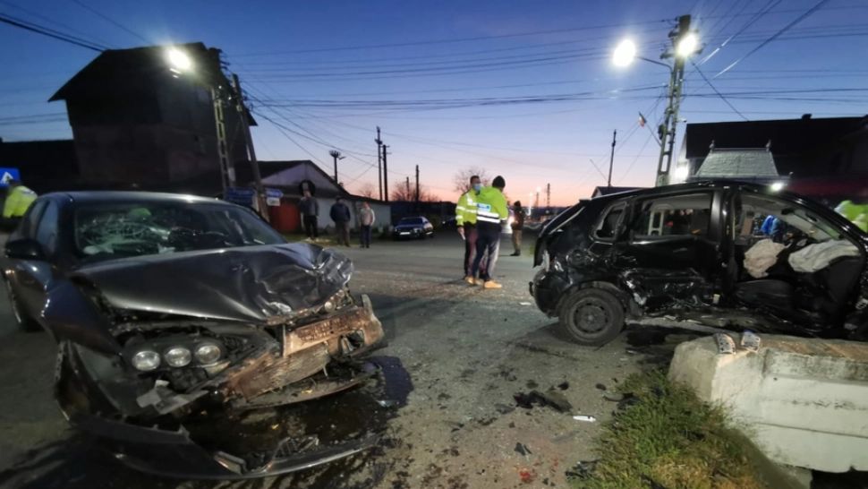 FOTO | CARNAGIU pe șosea! O femeie a murit într-un accident rutier în Mogoșești Siret. 5 persoane sunt rănite 