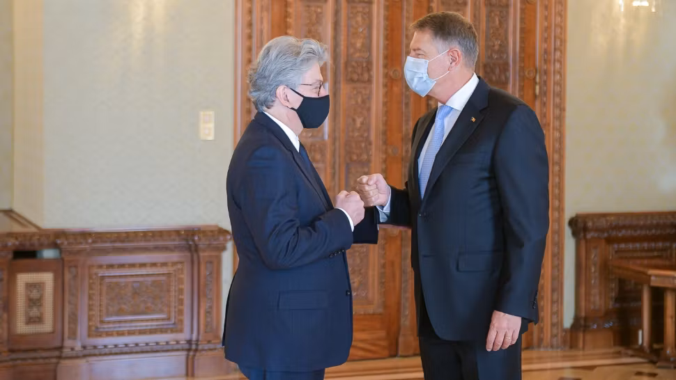 Certificatul verde, obligatoriu și la noi în țară. Se cere implementarea de la UE. Oficial european, vizită la Cotroceni