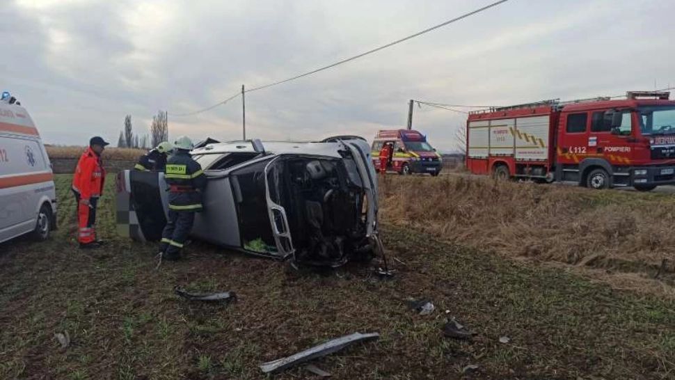 Accident cumplit în Neamţ: 2 victime, după ce mașina s-a răsturnat 