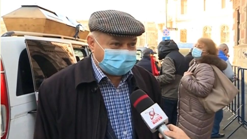 Zeci de pensionari, PROTEST la Ministerul Muncii: Oamenii vor majorarea punctului de pensie cu cel puțin 15%