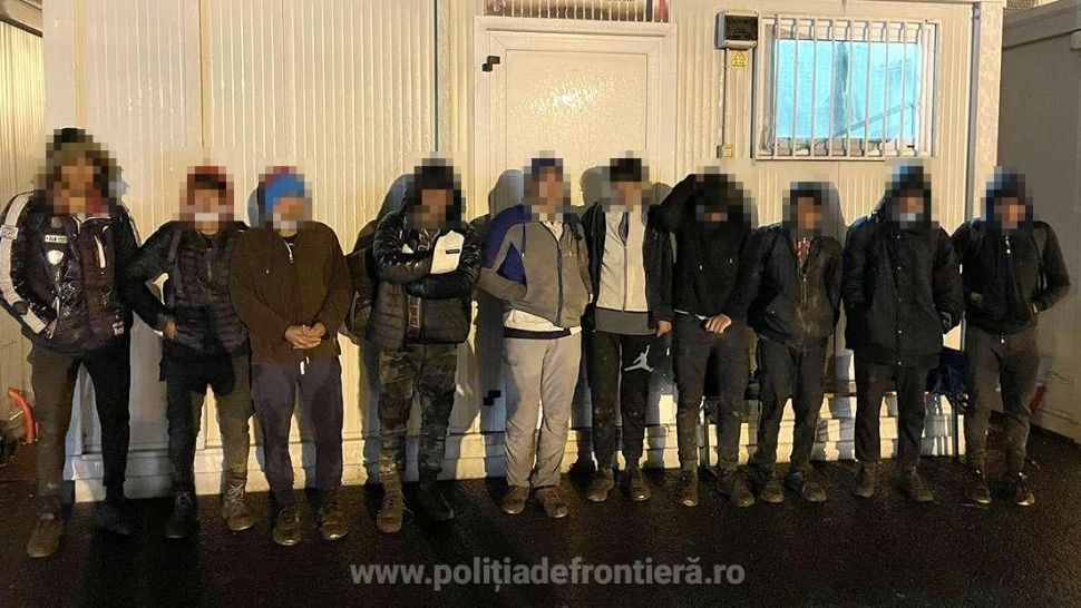 ZECI de migranți care au cerut azil în România, prinși când treceau granița spre Ungaria