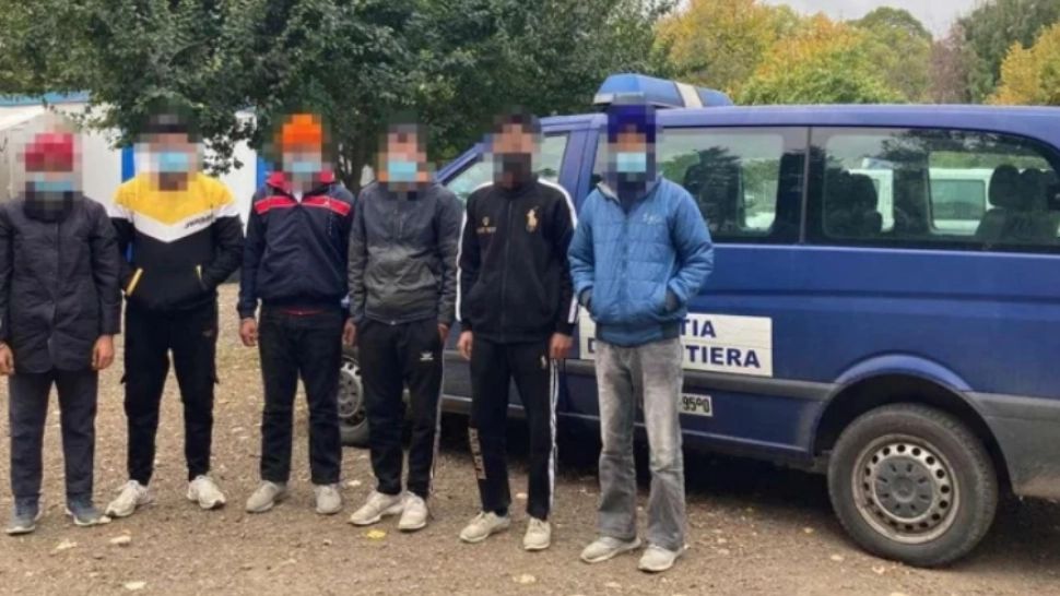 100 de euro mită oferită unui polițist pentru fiecare migrant care trece granița