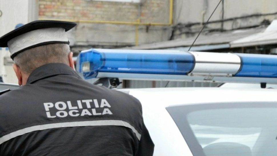 Polițist local bătut de o femeie într-o stație de autobuz, în Galați