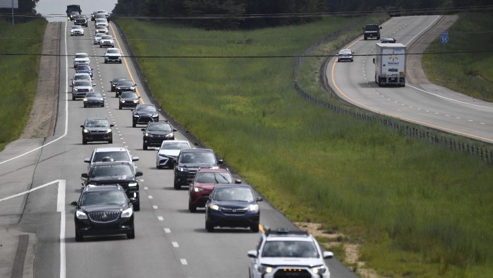 Un bărbat şi-a înjunghiat soţia şi a aruncat-o pe autostradă, pentru a fi lovită de maşini, în Germania