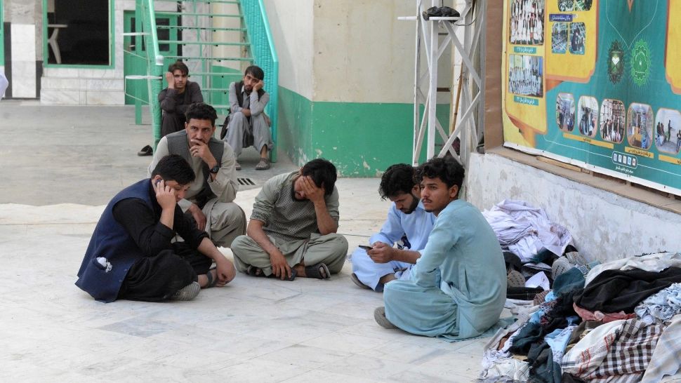 Explozie PUTERNICĂ la o moschee din Afganistan: Cel puțin 15 răniți