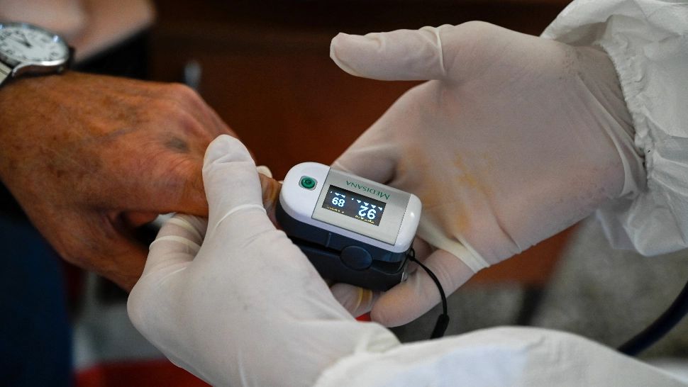 Covid-19 a doborât un jucător de naţionala României. Cum a fost găsit în cameră