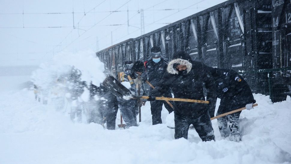 FOTO + VIDEO | Furtunile de zăpadă au făcut ravagii în China. Cod roșu de viscol - Trafic dat peste cap 