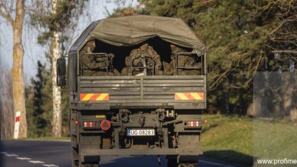 Oficialii din domeniul apărării AVERTIZEAZĂ! Criza migranților de la granița dintre Polonia și Belarus ar putea erupe într-un conflict armat 