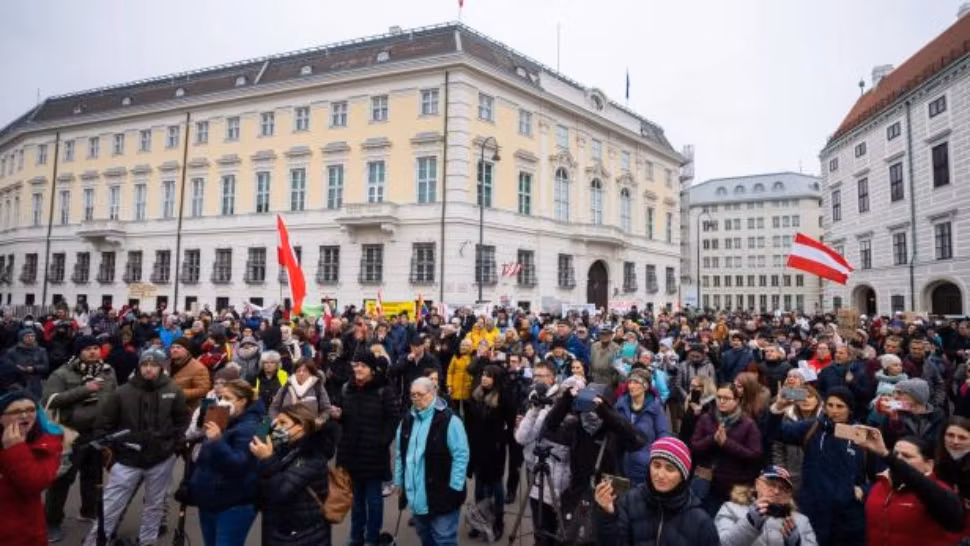 VIDEO Protest la Viena împotriva vaccinării obligatorii 