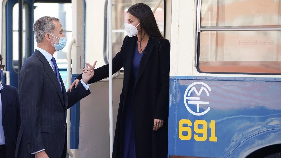 Regele Spaniei a mers cu autobuzul, pentru prima dată în viață