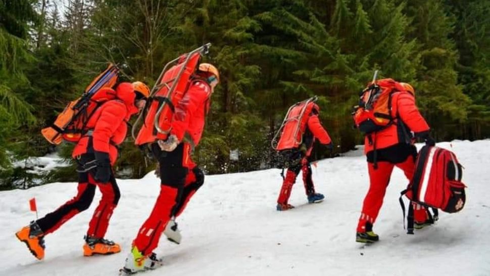 SALVAMONT, avertisment pentru turiștii care parcurg trasee montane în plină iarnă - Ce să NU facă, sub nicio formă
