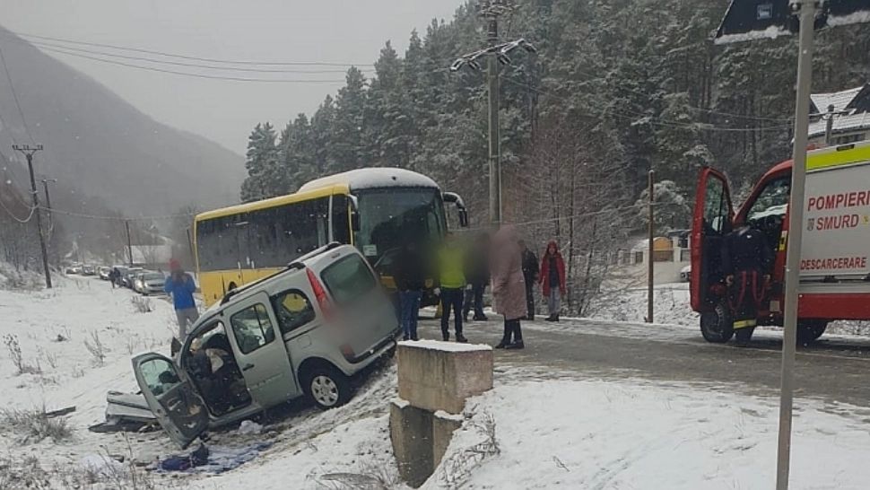 TRAGEDIE pe o șosea din Timiș. Un Un şofer a decedat, după ce a pătruns pe contrasens şi a izbit o altă maşină