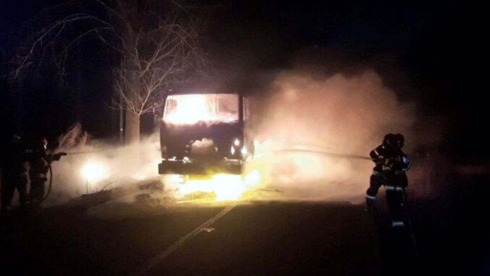 Incendiu violent în Tulcea: Un TIR încărcat cu furaje a ars ca o torță în mers