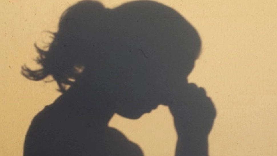 Caz REVOLTĂTOR în Bistriţa! O femeie a fost violată ziua în amiaza mare. Unul dintre agresori are 13 ani 