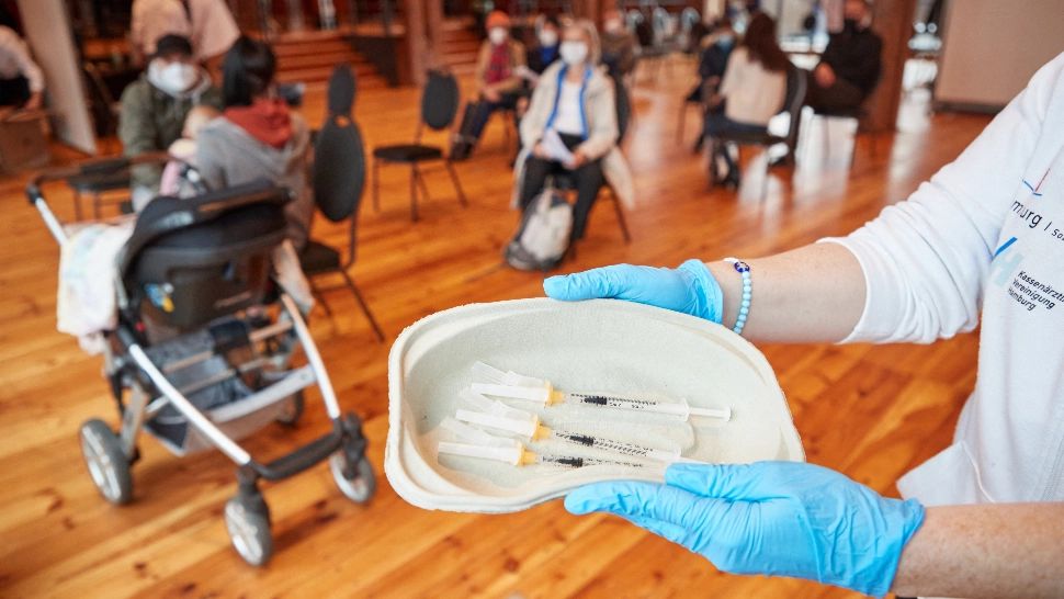 STUDIU. Vaccinarea împarte România în două. Vaccinații au încredere în medici, nevaccinații au încredere în cei care au avut Covid