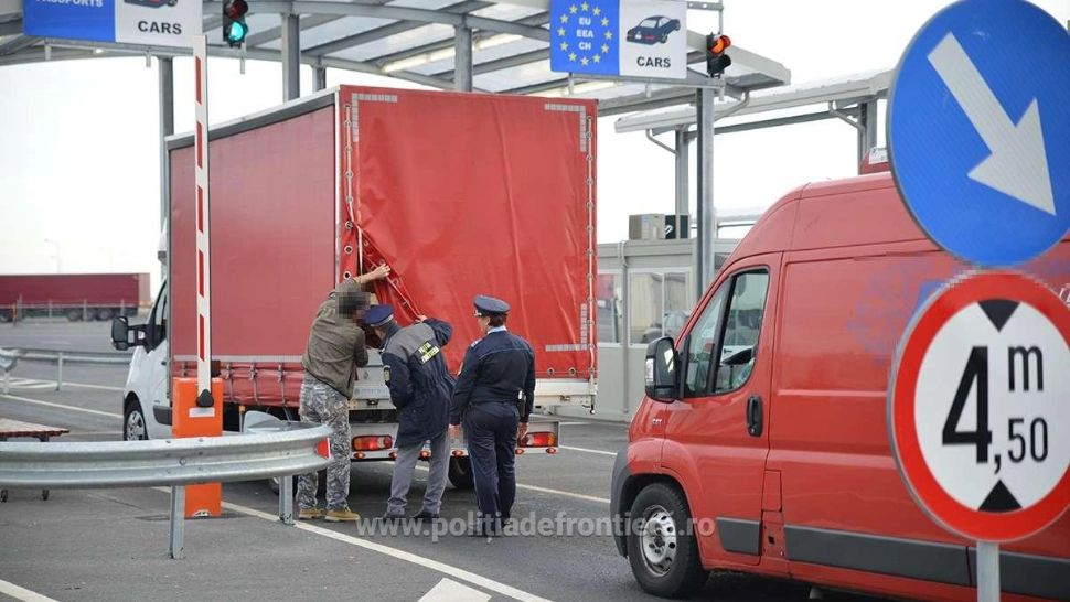 15 cetăţeni străini depistaţi la frontiera de vest a României. Unde erau ASCUNȘI