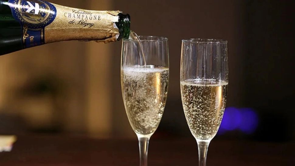 Investiţiile în şampanie au fost mai profitabile decât cele în bitcoin sau în acţiunile de la bursă 