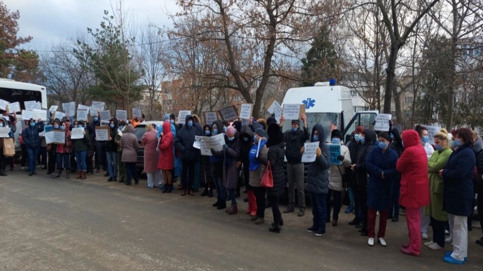 VIDEO | Protest spontan la Spitalul Judeţean Tulcea. Care sunt principalele REVENDICĂRI