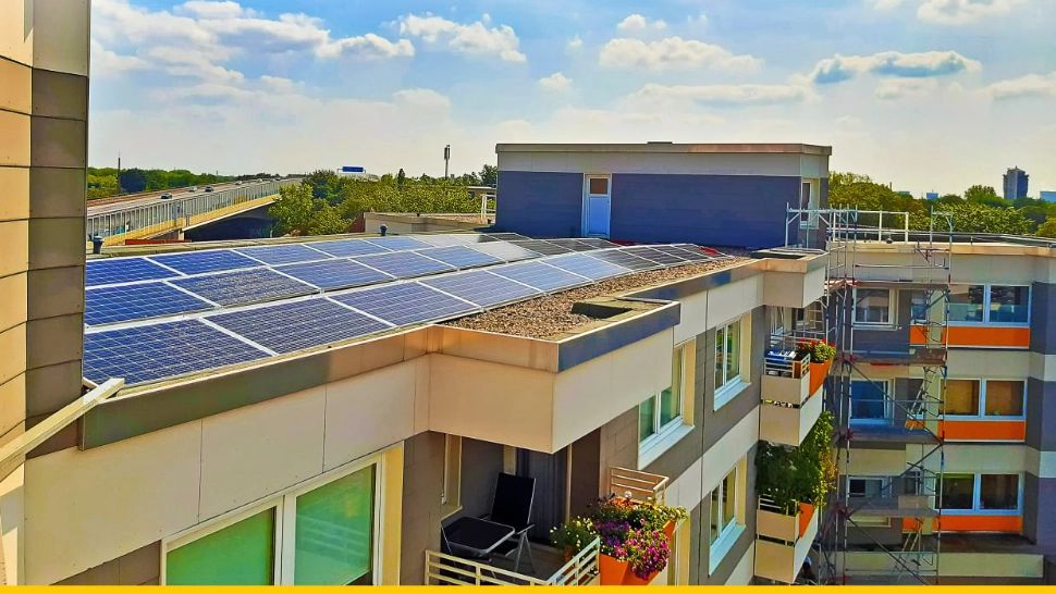 Tehnologie de ultimă generație pentru locuitorii unui cartier din București! Panouri fotovoltaice pe acoperișul blocurilor. În ce sector se întâmplă 