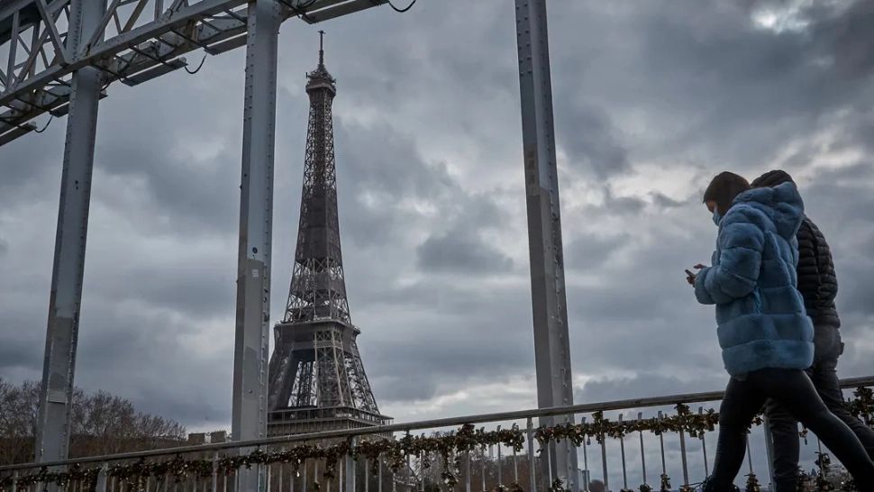 Franța înăsprește restricțiile de Revelion! Interzis consumul de alimente și băuturi în mijloacele de transport în comun. Ce alte măsuri sunt anunțate 