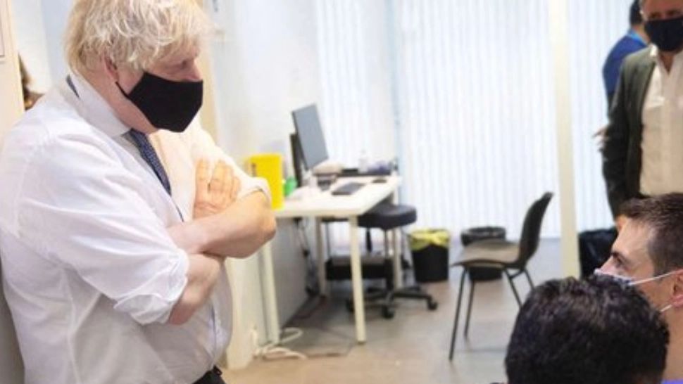 Englezii, în pericol, înainte de Anul Nou: Peste 90% dintre bolnavii critici nu au făcut BOOSTER. Anunțul lui Boris Johnson