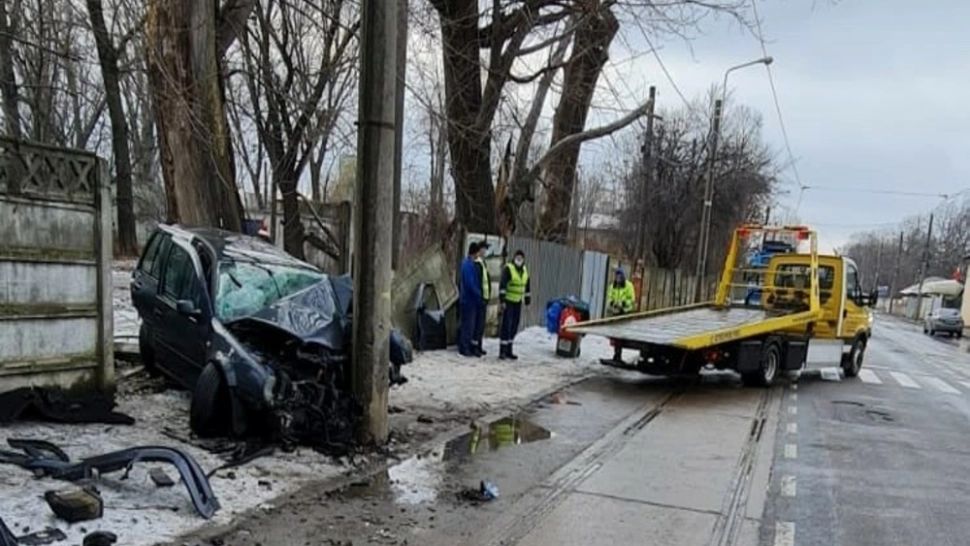 FOTO | Accident cumplit în Galați: 4 victime, în urma unui impact violent