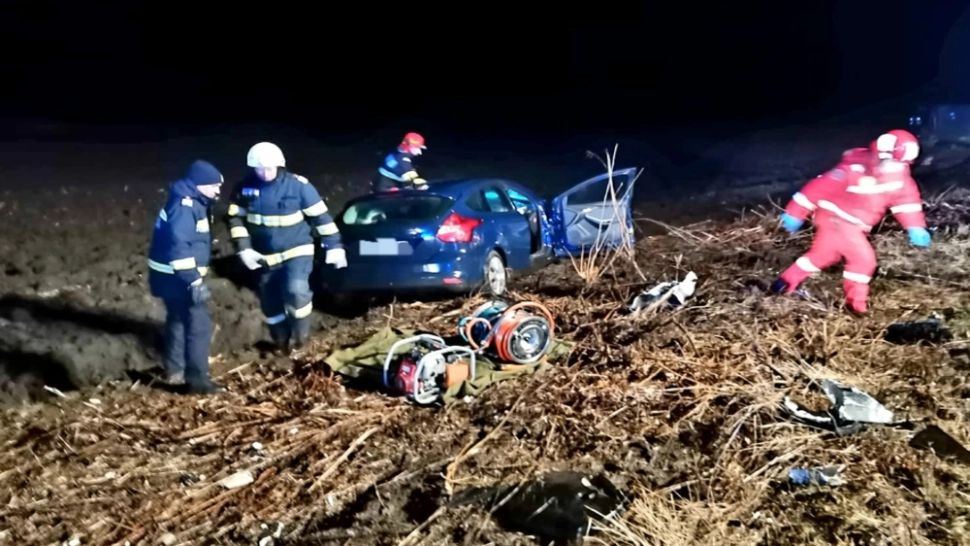 FOTO | Accident cumplit în Ialomița: 1 mort și 2 răniți în urma unui impact devastator - Trafic blocat
