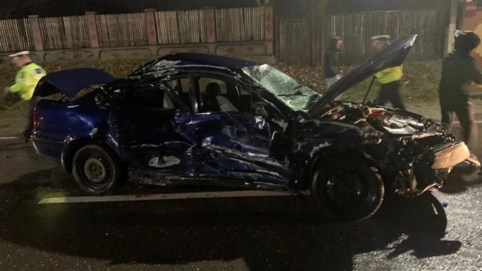 FOTO Copil de 5 ani și tatăl, răniți într-un cumplit accident. E incredibil cum arată mașina