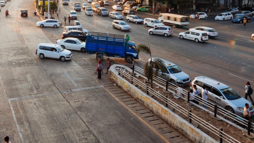 Panouri publicitare și construcții în curbe și intersecții, INTERZISE prin lege - Toate deciziile luate la Cotroceni
