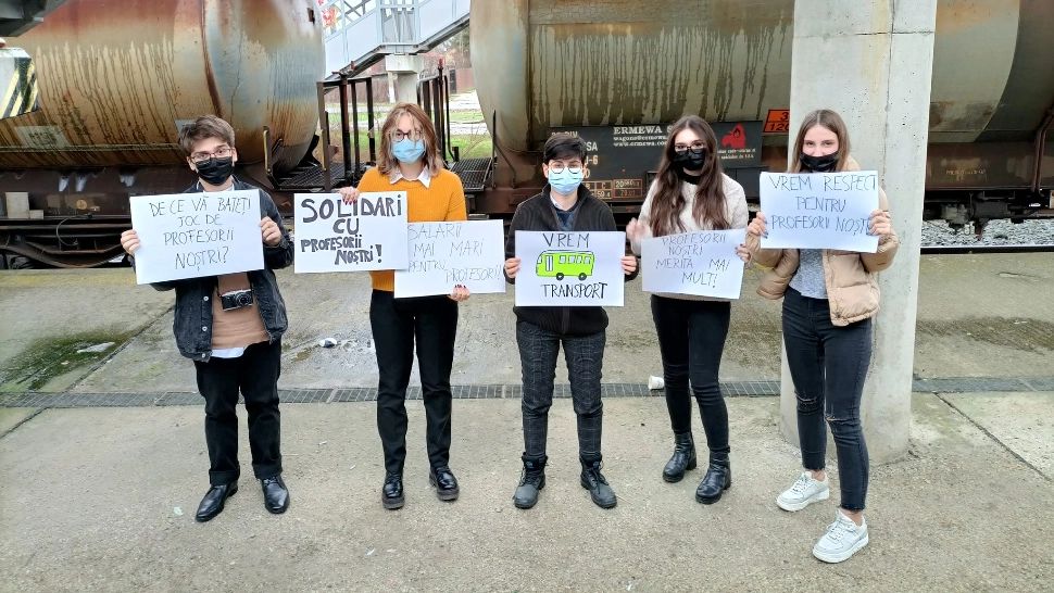 Elevi blocați în tren din cauza grevei CFR: „Dezastrul acesta trebuie oprit"