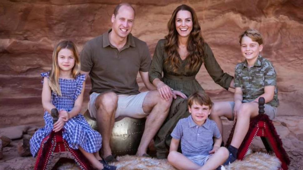 FOTO | Ducii de Cambridge au postat felicitarea de Crăciun! O fotografie cu întreaga familie, realizată în vacanţa din Iordania