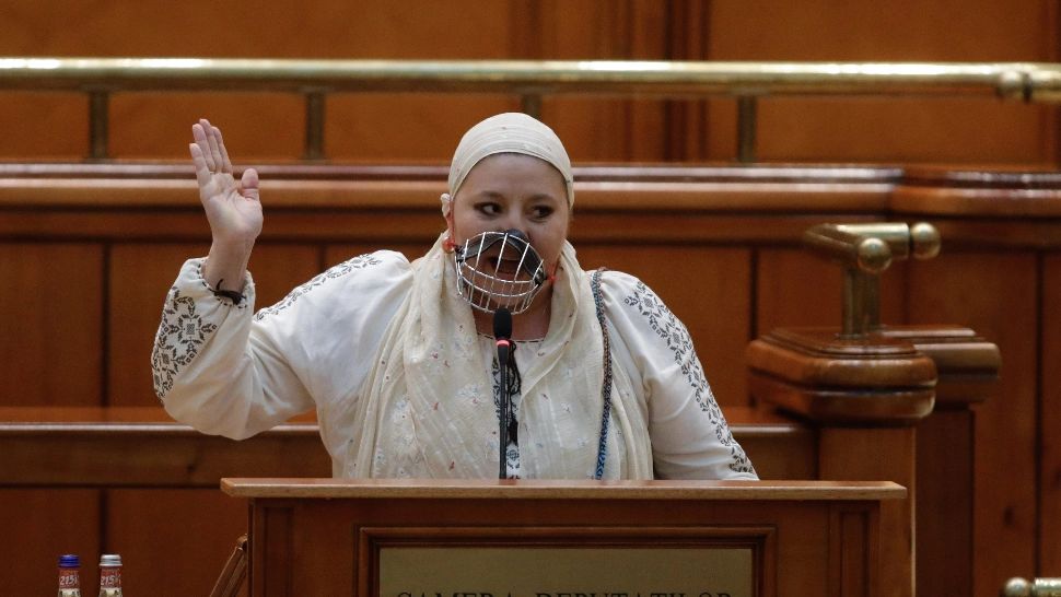 Marcel Ciolacu, scandal cu Diana Șoșoacă în Parlament: „Purtați mască, să nu mă îmbolnăviți!”