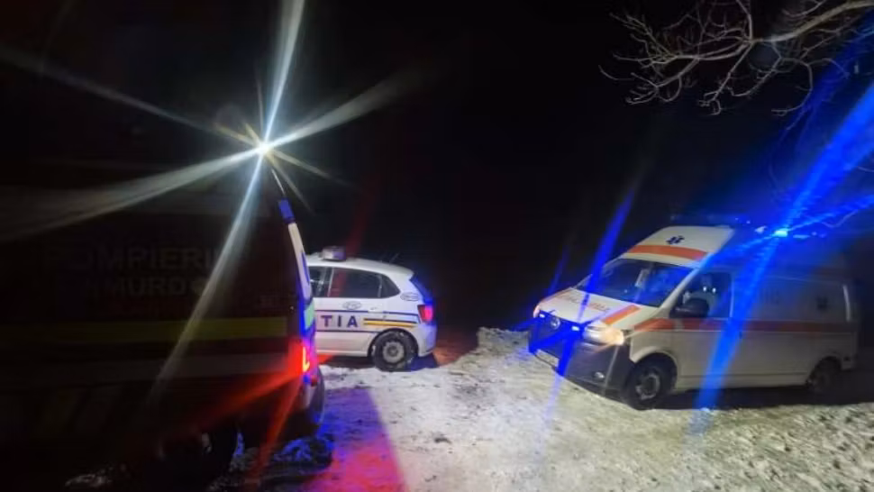 FOTO | Accident grav în Vrancea. Un bărbat a murit în urma unui impact violent