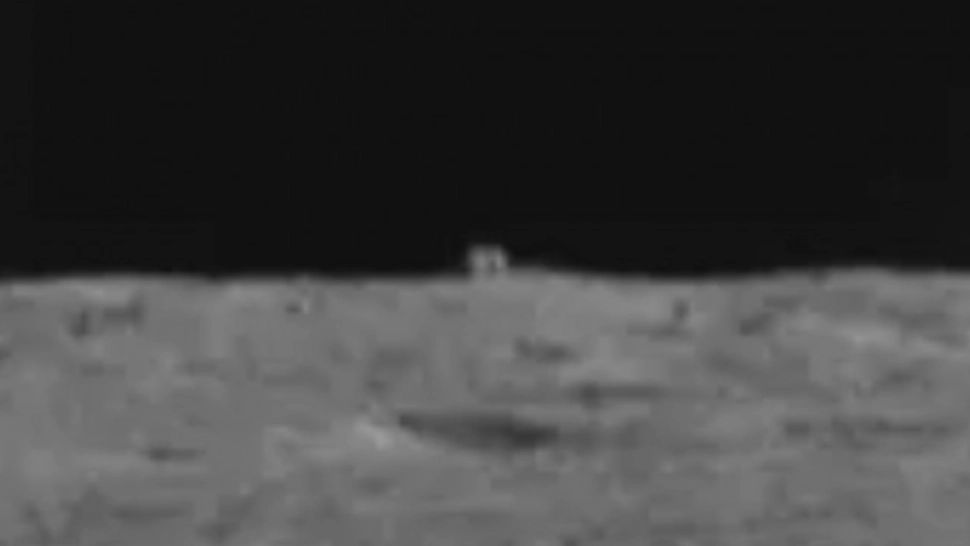 FOTO | Descoperire SURPRINZĂTOARE pe LUNĂ! Ce a fotografiat rover-ul lunar chinezesc pe satelitul Pământului 