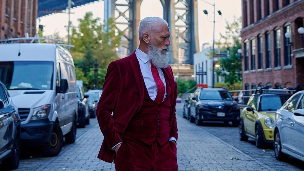 FOTO | Adio Moș Crăciun cu burtă! În acest an, s-a reinventat și face furori pe internet