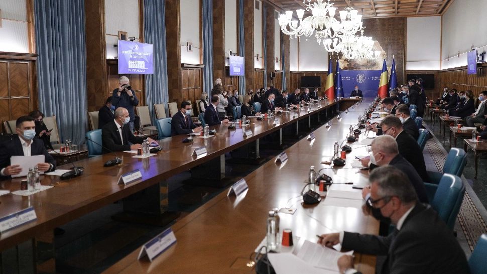 Formularul de intrare în România, OBLIGATORIU din 20 decembrie. Ciucă: Este necesar pentru protejarea sănătății noastre și a celor din jurul nostru