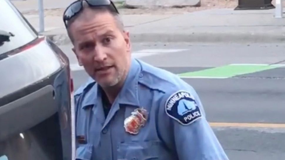 Derek Chauvin, ofițerul de poliție implicat în moartea lui George Floyd, a pledat vinovat. Ce alte acuzații i se aduc acestuia 