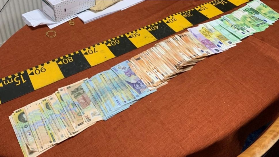 VIDEO | Percheziții de amploare, într-un dosar de înșelăciune și fals. 9 suspecţi conduşi la audieri 