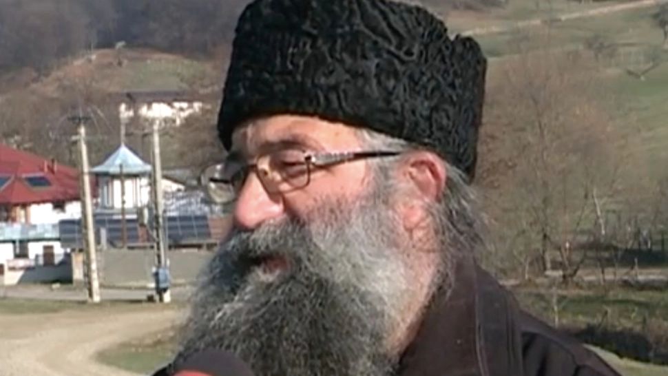 PĂRINTELE care are grijă de 400 de suflete. Calitatea lui este generozitatea - VIDEO