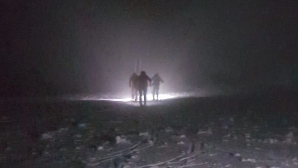 FOTO | Turiști rătăciți în seara de Ajun pe munte, căutați de salvamontiști