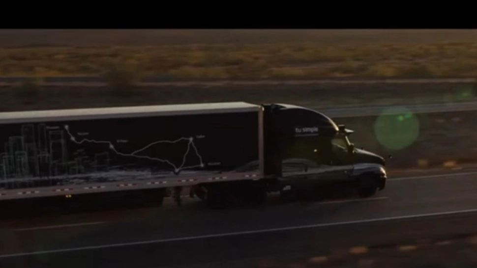 Premieră în istoria transporturilor: Un TIR fără șofer a parcurs 130 km pe drumuri publice