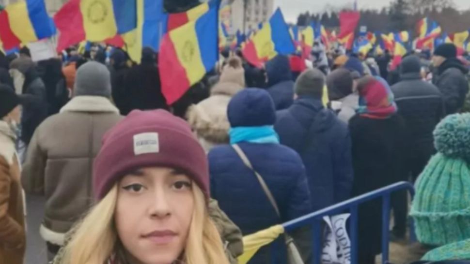 Poliția Capitalei, despre prezența unei jurnaliste la sediul instituției, după participarea la protestele de la Parlament: A părăsit sediul după scurt timp