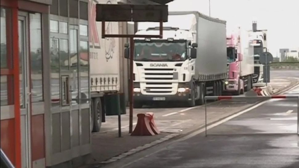 Polițiști de frontieră din Vama Borș, prinși în timp ce luau mită: Cine i-a dat în vileag