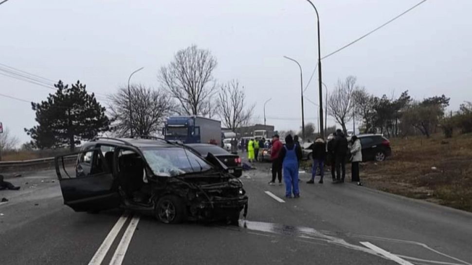 Accident cu 5 victime în județul Galați! 2 dintre răniți, în stare gravă. Trafic COMPLET blocat pe DN25