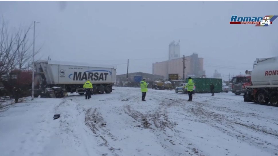 Vremea face primele victime: O persoană a rămas încarcerată, după un impact între 2 TIR-uri, în județul Neamț. Trafic blocat