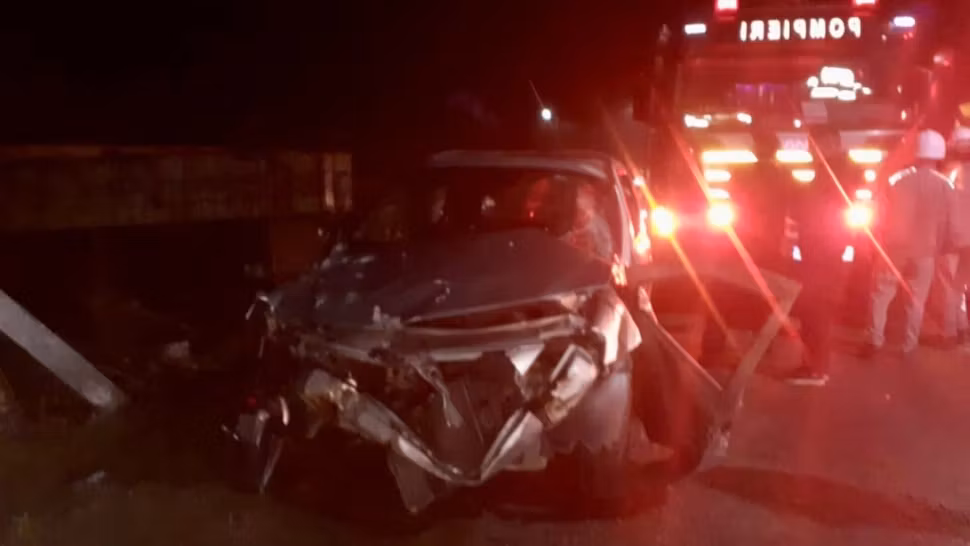 VIDEO | Accident cumplit în Argeş. Un bărbat a murit după ce s-a izbit cu mașina de un stâlp 